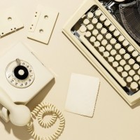 Como os princípios de persuasão usados em antigos panfletos políticos ainda ditam a hierarquia de informações em uma Landing Page de sucesso.